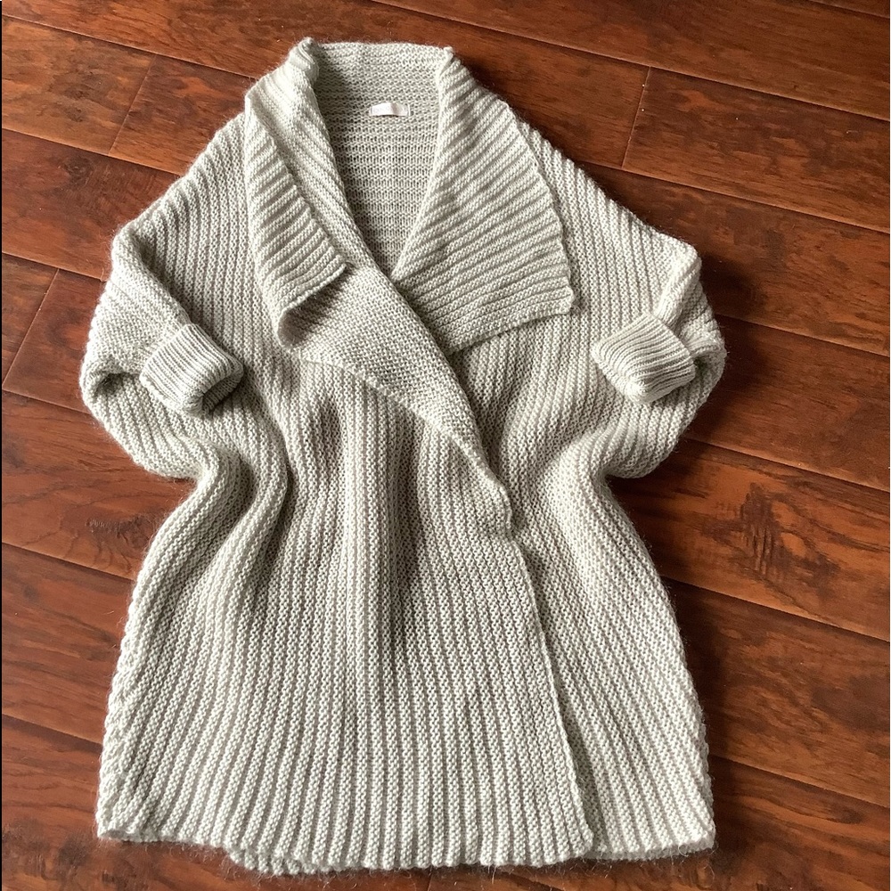 Beautiful super soft long sweater ⛅️🌤